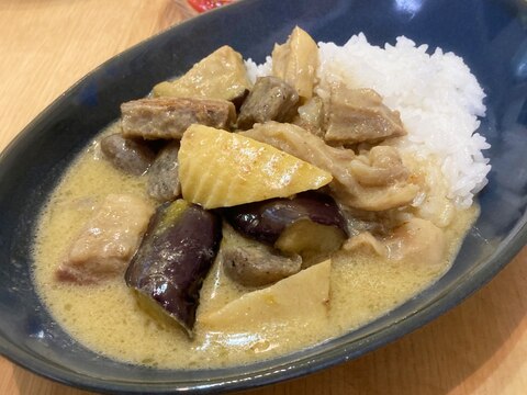 たけのこと牛すじのグリーンカレー